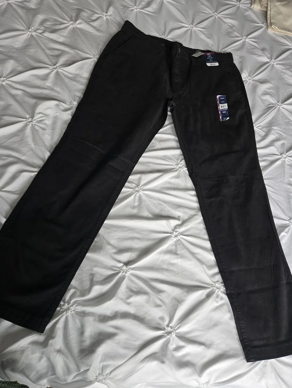 Men's Black Straight-Leg Chinos, NEW. Size 40x32